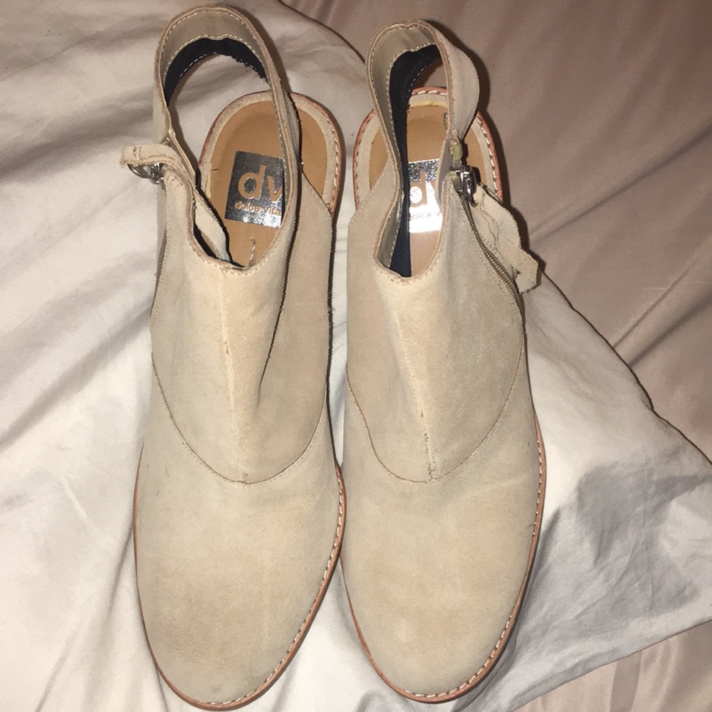 DOLCE VITA
Daylon Suede Bootie